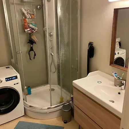 Cozy Apartement With Terrace And Free Parking Lägenhet *