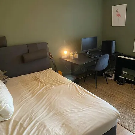 Lägenhet Cozy Apartement With Terrace And Free Parking